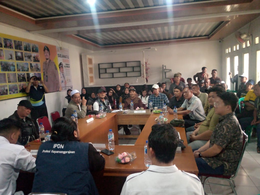 Mediasi Buntu, Warga Purwasari Tetap Desak Penutupan Kandang Sapi PT Sura